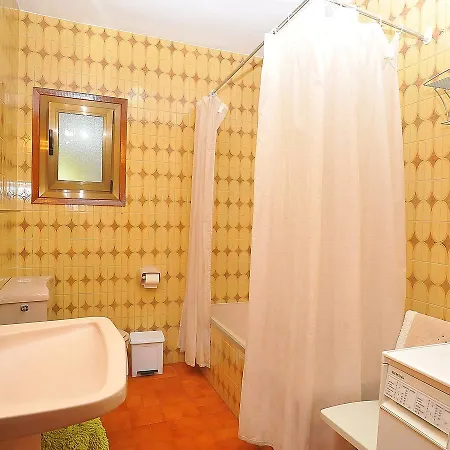 Holiday Henrys Choza By Interhome